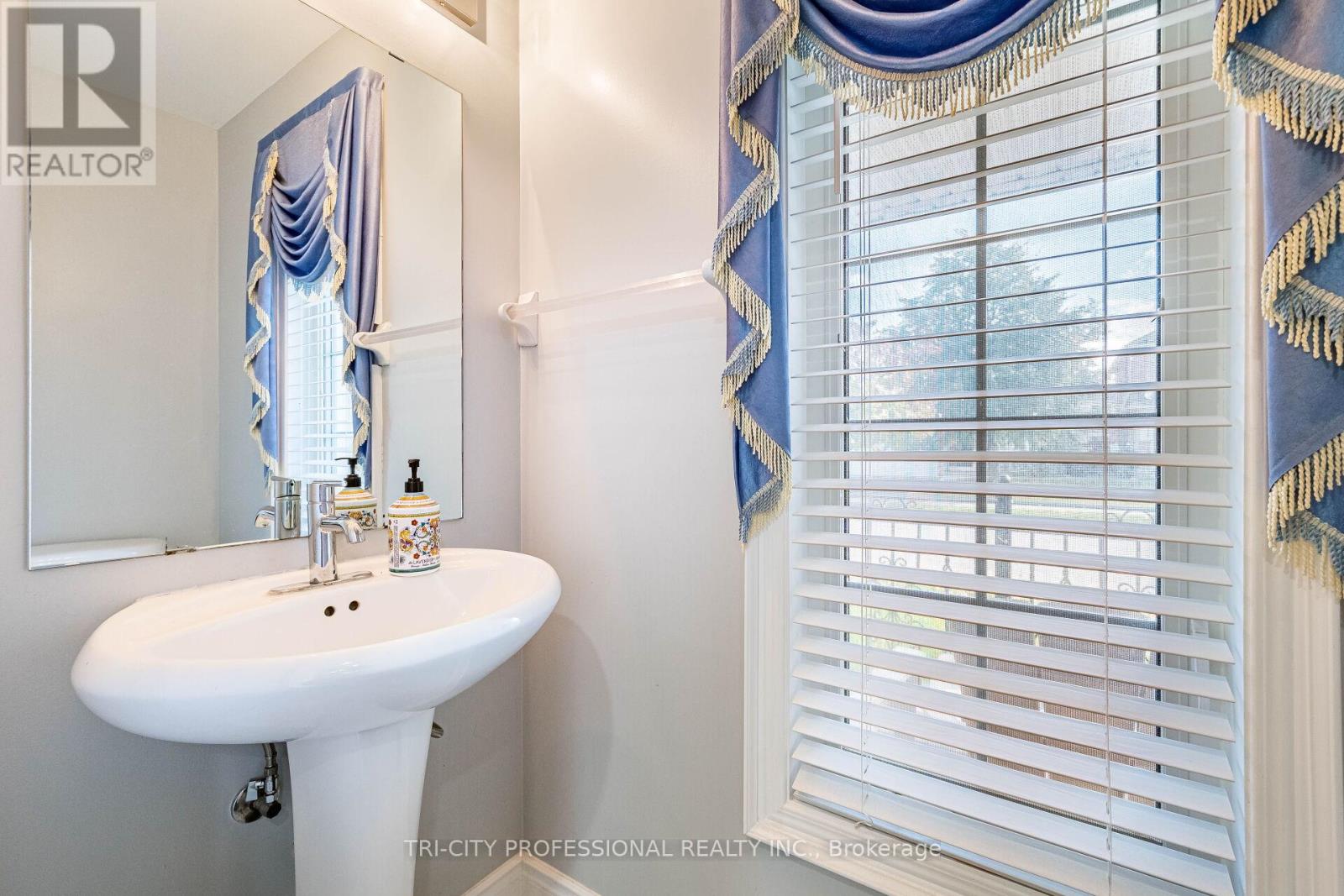 101 Williamson Drive, Brampton, Ontario  L7A 3T8 - Photo 24 - W12486122