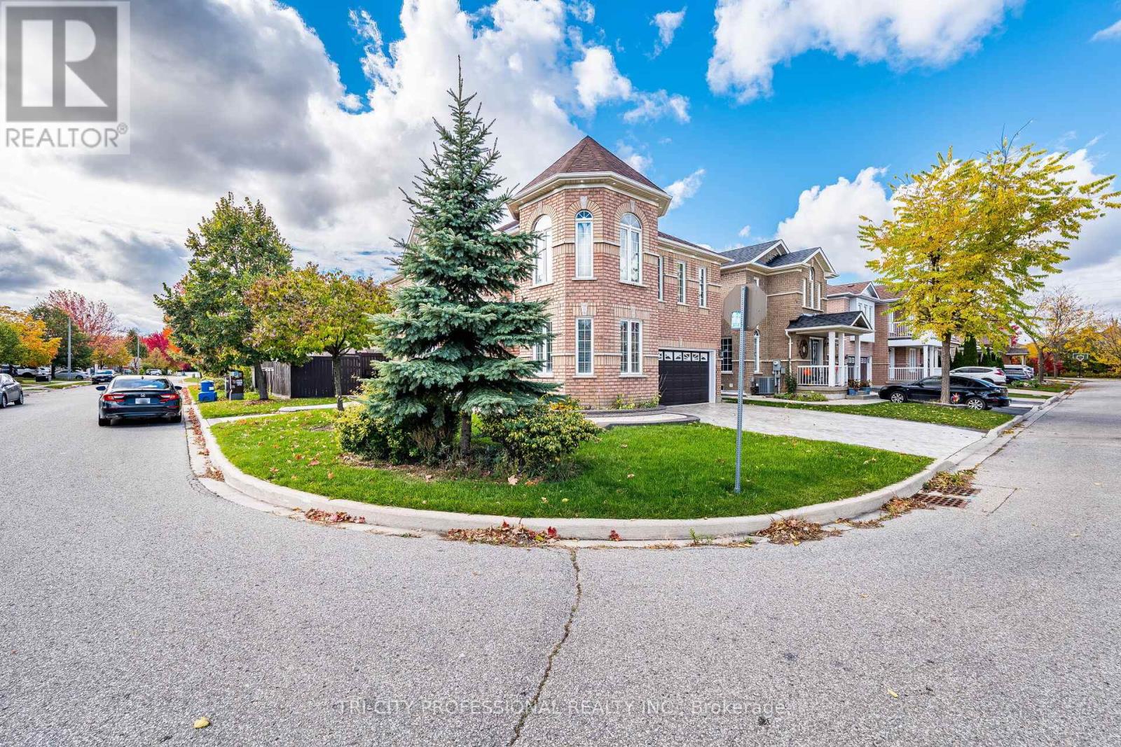 101 Williamson Drive, Brampton, Ontario  L7A 3T8 - Photo 3 - W12486122