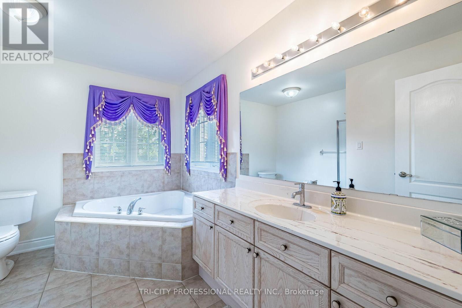 101 Williamson Drive, Brampton, Ontario  L7A 3T8 - Photo 31 - W12486122