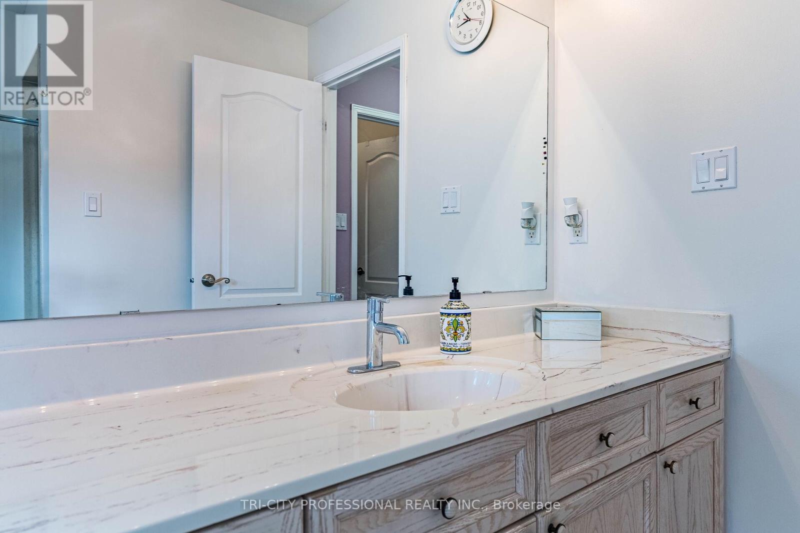 101 Williamson Drive, Brampton, Ontario  L7A 3T8 - Photo 33 - W12486122