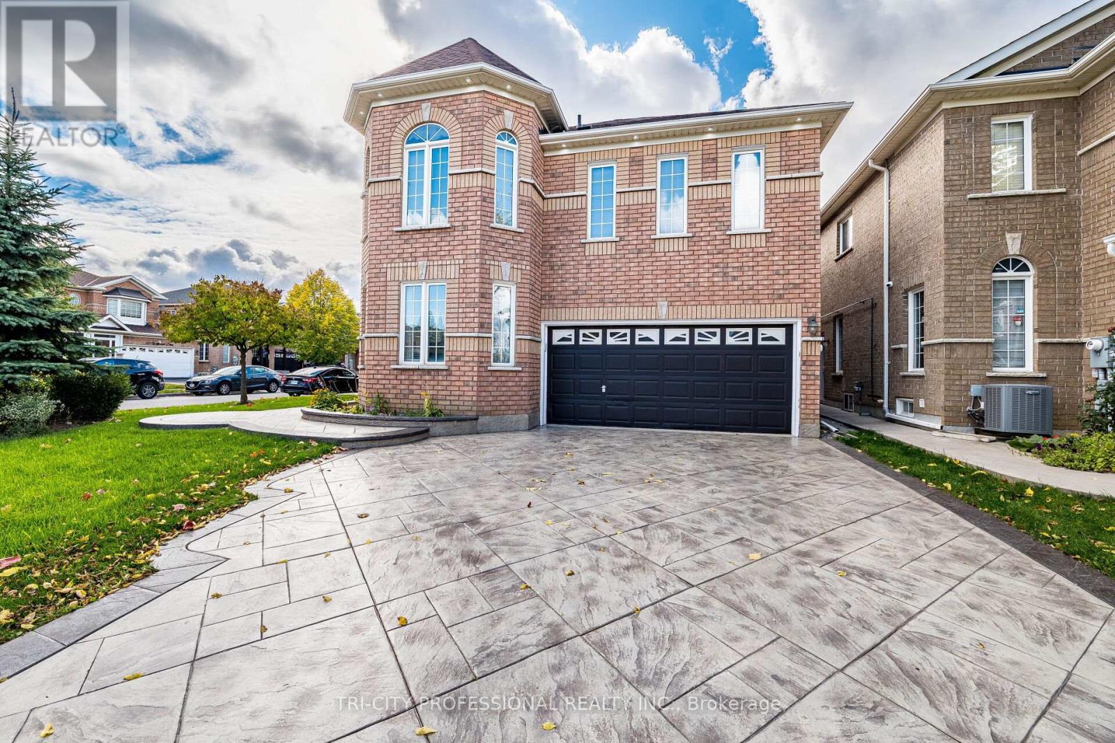 101 Williamson Drive, Brampton, Ontario  L7A 3T8 - Photo 4 - W12486122