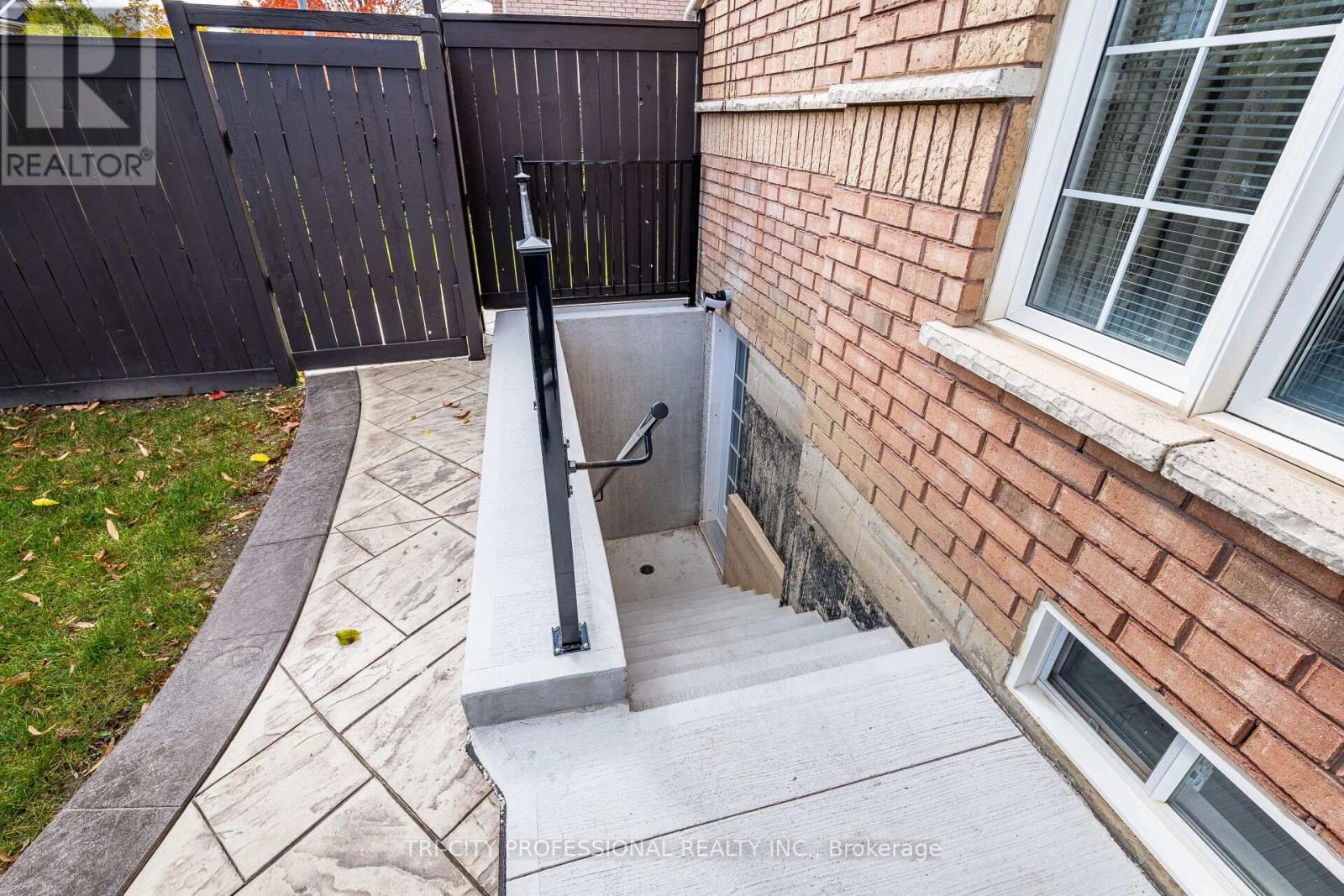 101 Williamson Drive, Brampton, Ontario  L7A 3T8 - Photo 48 - W12486122