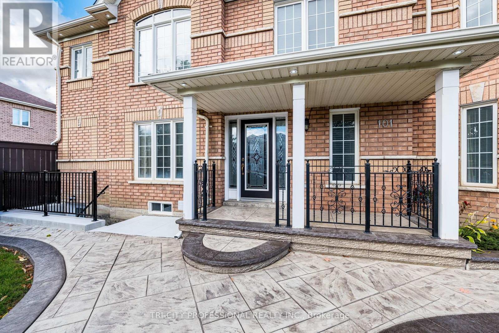 101 Williamson Drive, Brampton, Ontario  L7A 3T8 - Photo 5 - W12486122