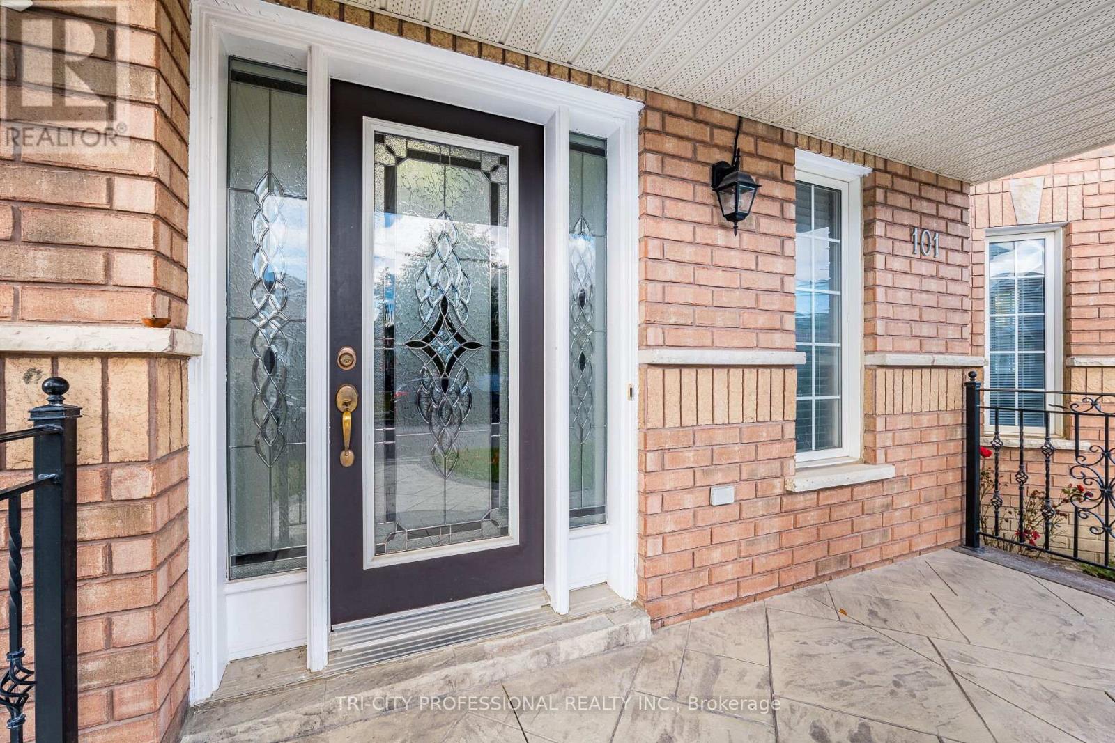 101 Williamson Drive, Brampton, Ontario  L7A 3T8 - Photo 6 - W12486122