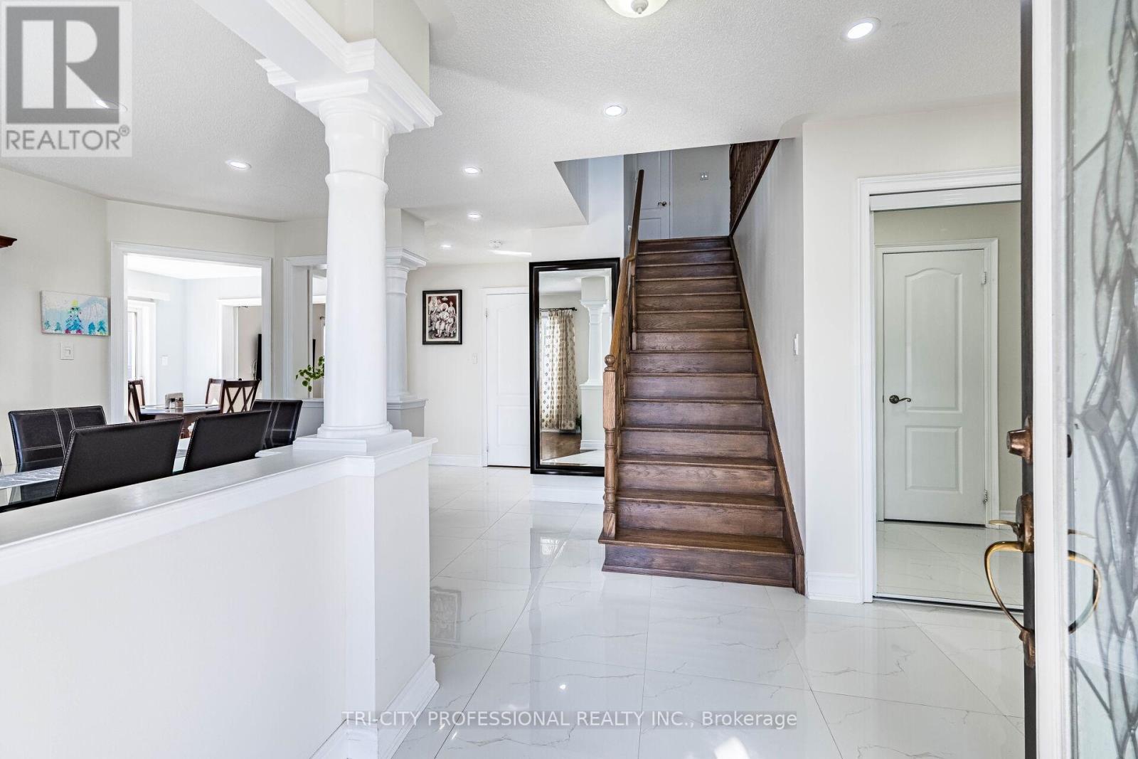 101 Williamson Drive, Brampton, Ontario  L7A 3T8 - Photo 7 - W12486122