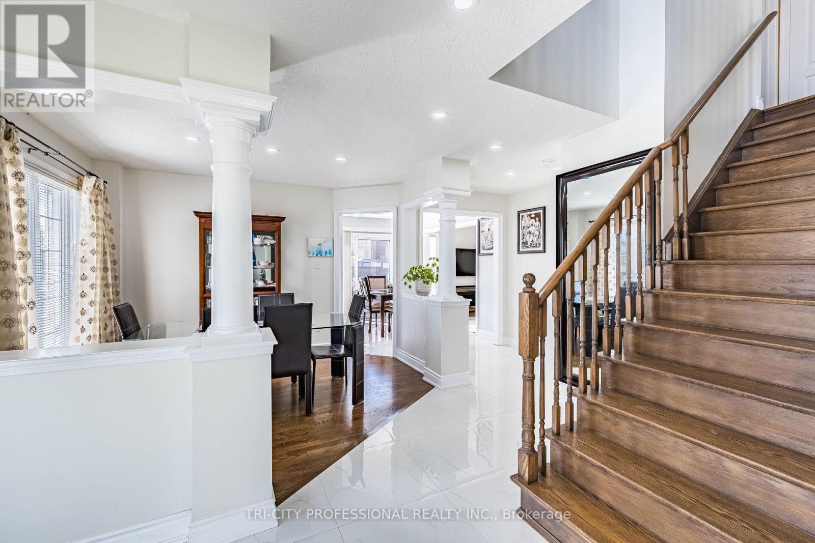 101 Williamson Drive, Brampton, Ontario  L7A 3T8 - Photo 9 - W12486122