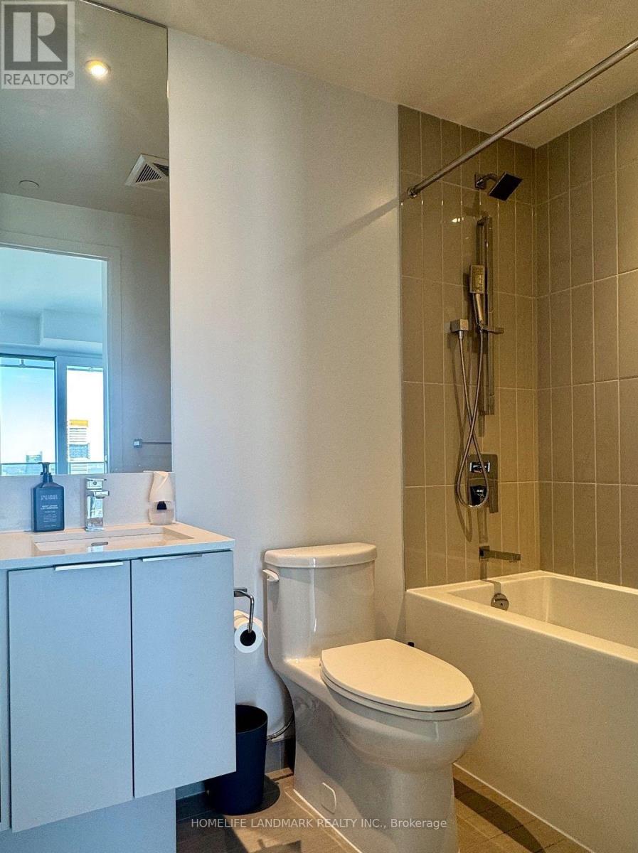 5401 - 3900 Confederation Parkway, Mississauga, Ontario  L5B 0M3 - Photo 12 - W12486124