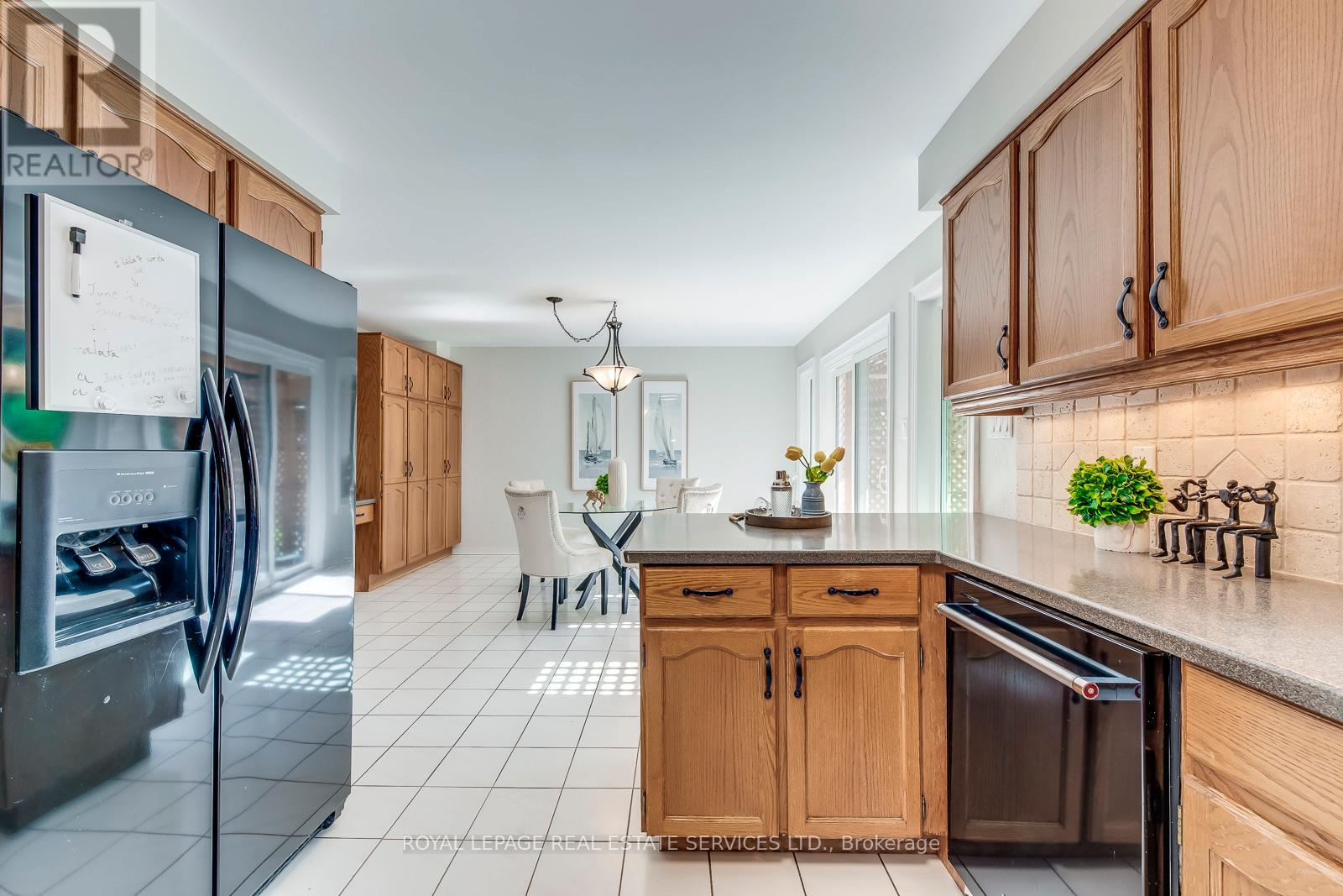 1366 Fieldcrest Lane, Oakville, Ontario  L6M 2W8 - Photo 18 - W12486129