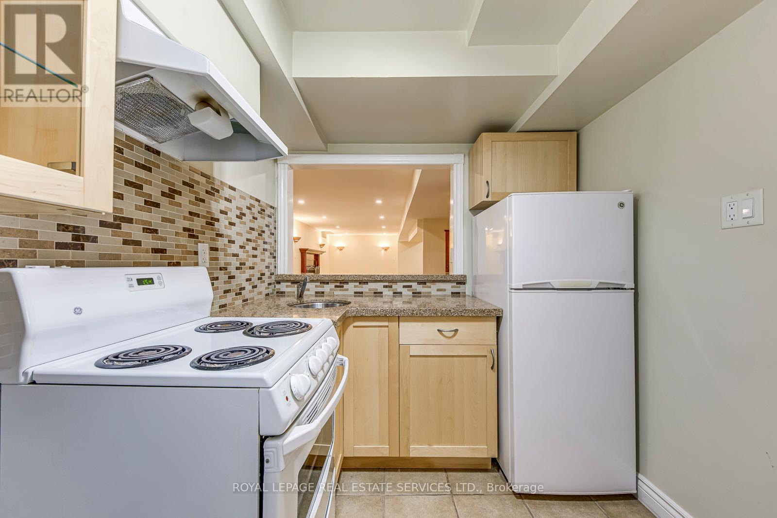 1366 Fieldcrest Lane, Oakville, Ontario  L6M 2W8 - Photo 33 - W12486129