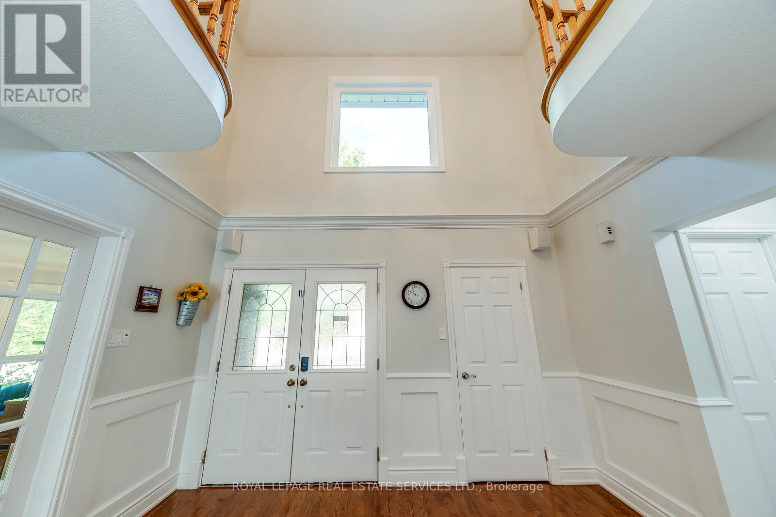 1366 Fieldcrest Lane, Oakville, Ontario  L6M 2W8 - Photo 4 - W12486129