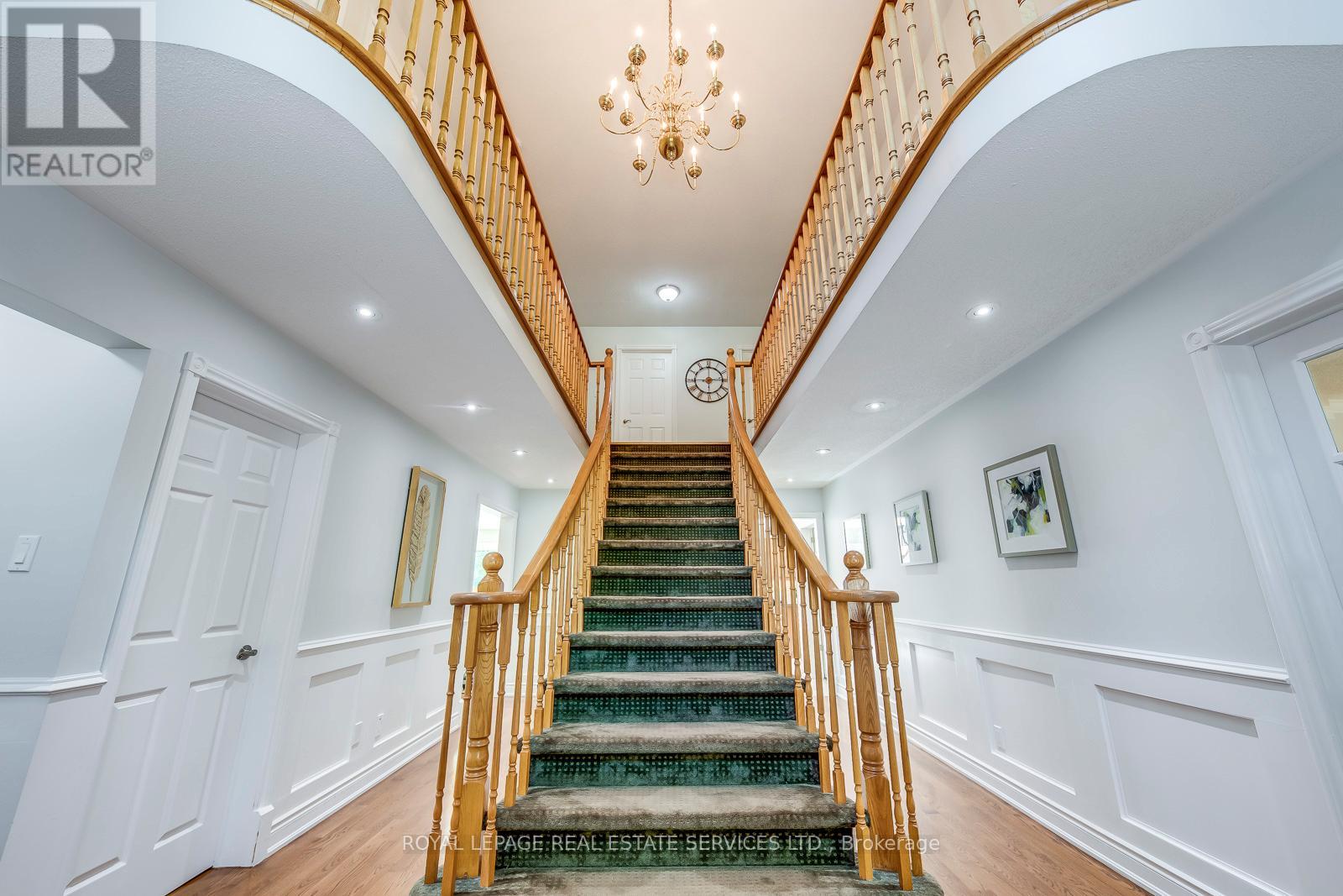 1366 Fieldcrest Lane, Oakville, Ontario  L6M 2W8 - Photo 5 - W12486129