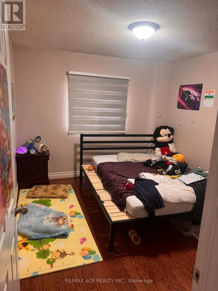 26 Brownridge Court N, Brampton, Ontario  L6W 4L4 - Photo 12 - W12486136