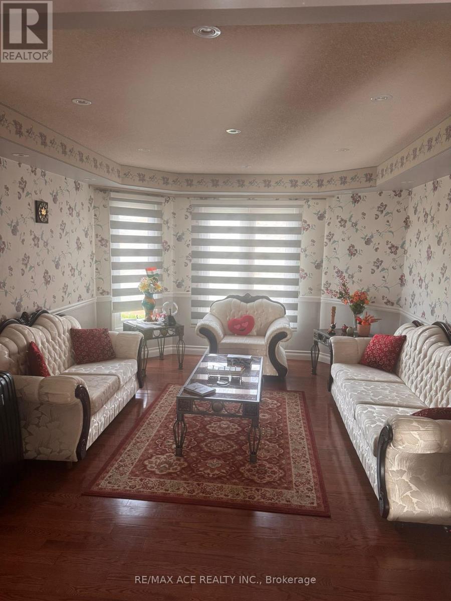 26 Brownridge Court N, Brampton, Ontario  L6W 4L4 - Photo 7 - W12486136