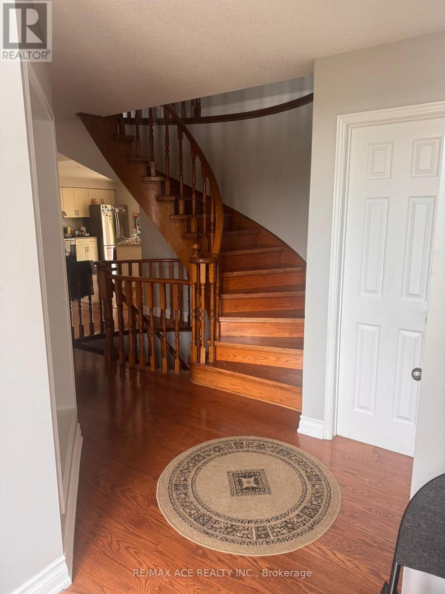 26 Brownridge Court N, Brampton, Ontario  L6W 4L4 - Photo 8 - W12486136