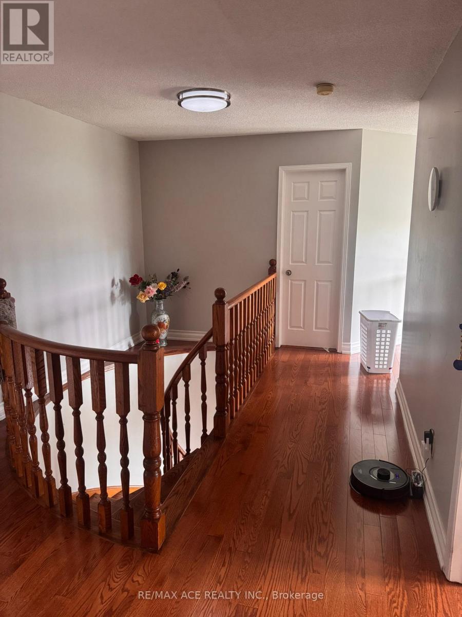 26 Brownridge Court N, Brampton, Ontario  L6W 4L4 - Photo 9 - W12486136