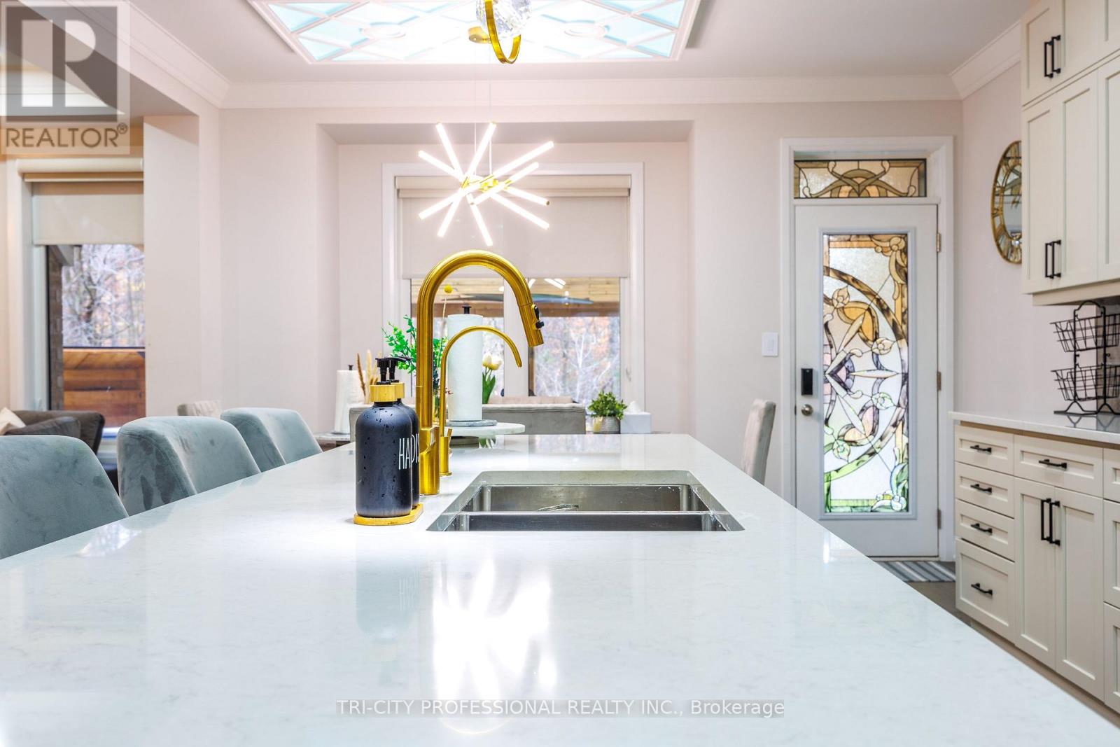 67 Eberly Woods Drive, Caledon, Ontario  L7C 4J3 - Photo 14 - W12486161