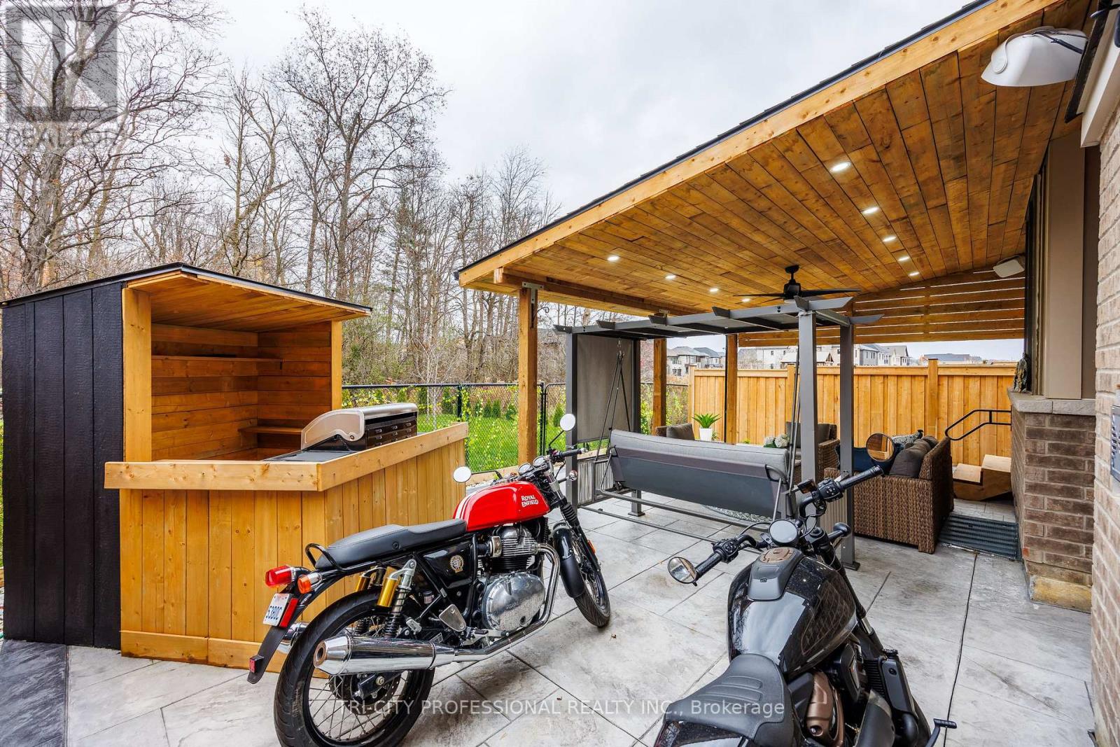 67 Eberly Woods Drive, Caledon, Ontario  L7C 4J3 - Photo 2 - W12486161