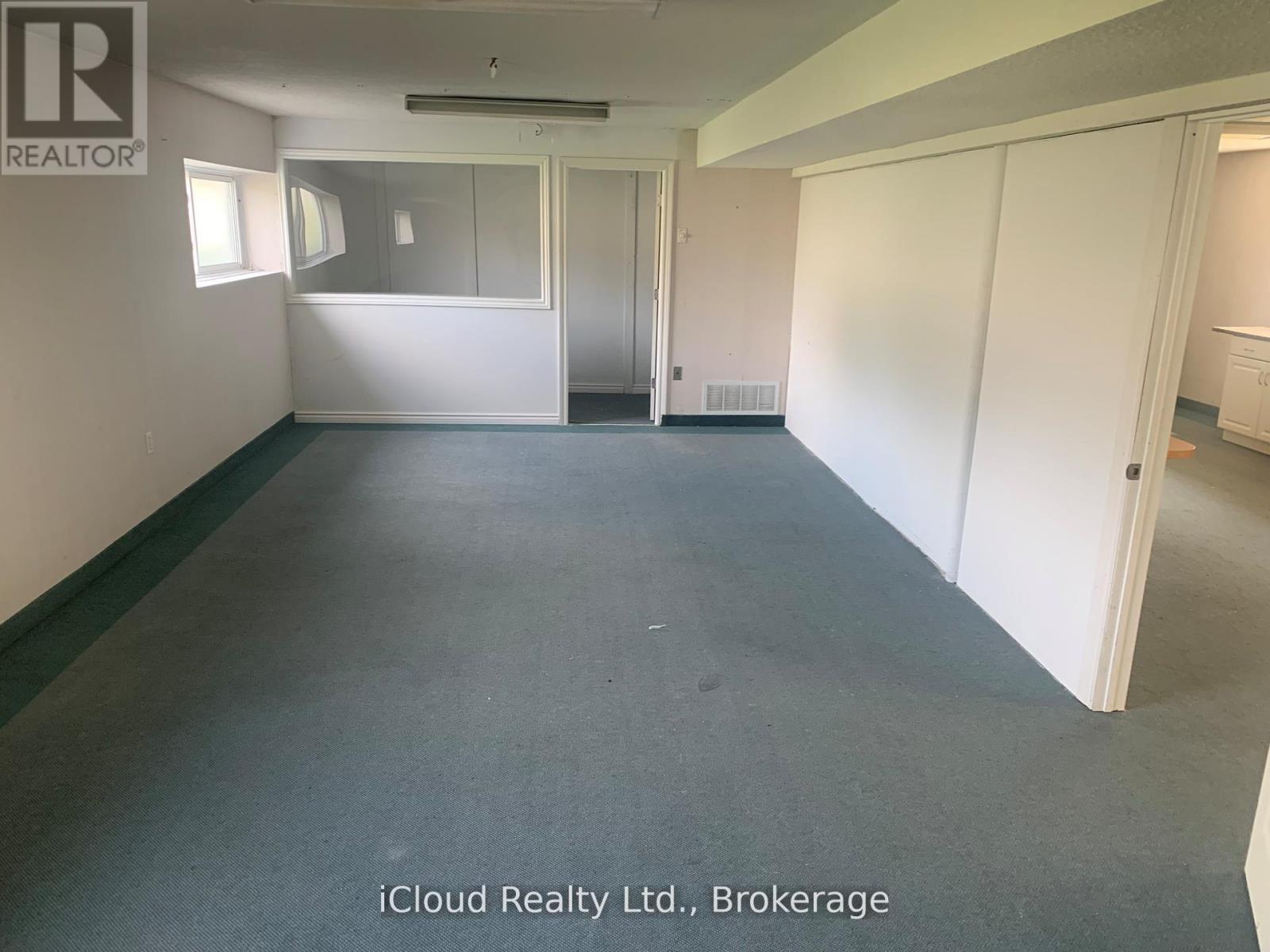 1649 Crediton Parkway, Mississauga, Ontario  L5G 3X2 - Photo 7 - W12486166