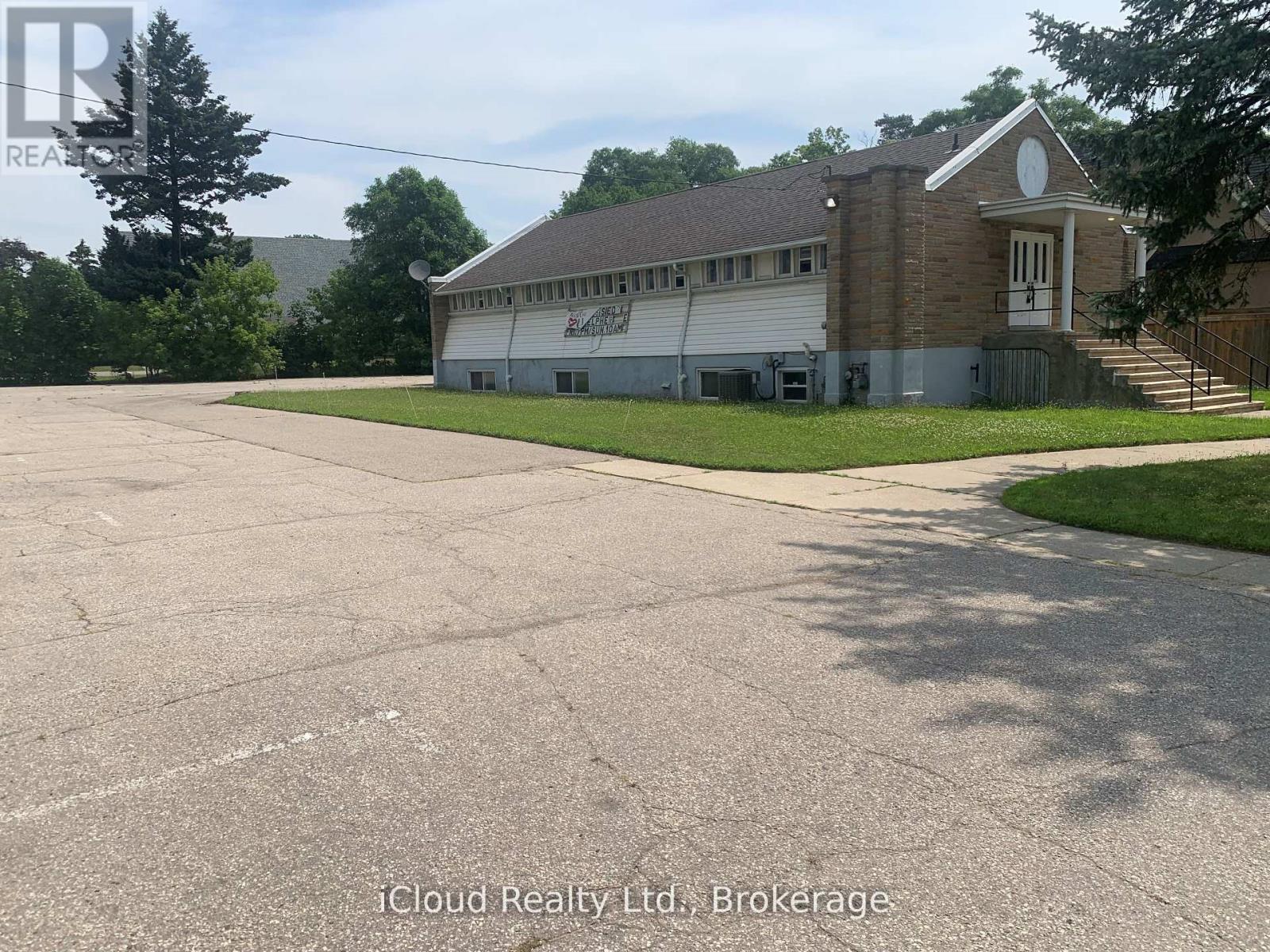 1649 Crediton Parkway, Mississauga, Ontario  L5G 3X2 - Photo 3 - W12486170