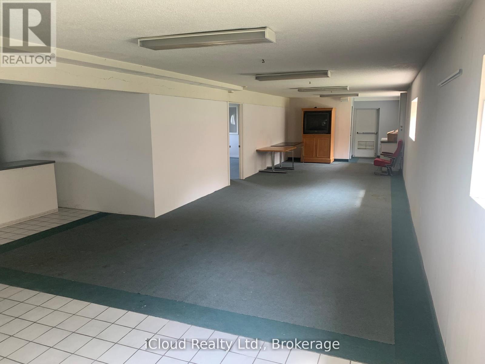 1649 Crediton Parkway, Mississauga, Ontario  L5G 3X2 - Photo 6 - W12486170