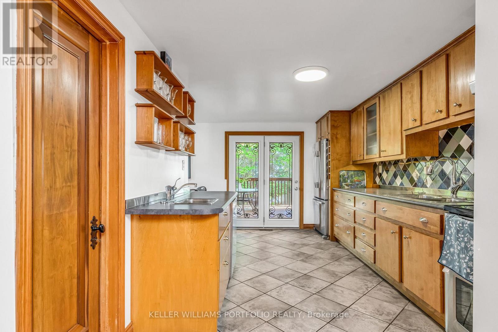 42 Forty First St Street, Toronto, Ontario  M8W 3N6 - Photo 15 - W12486177