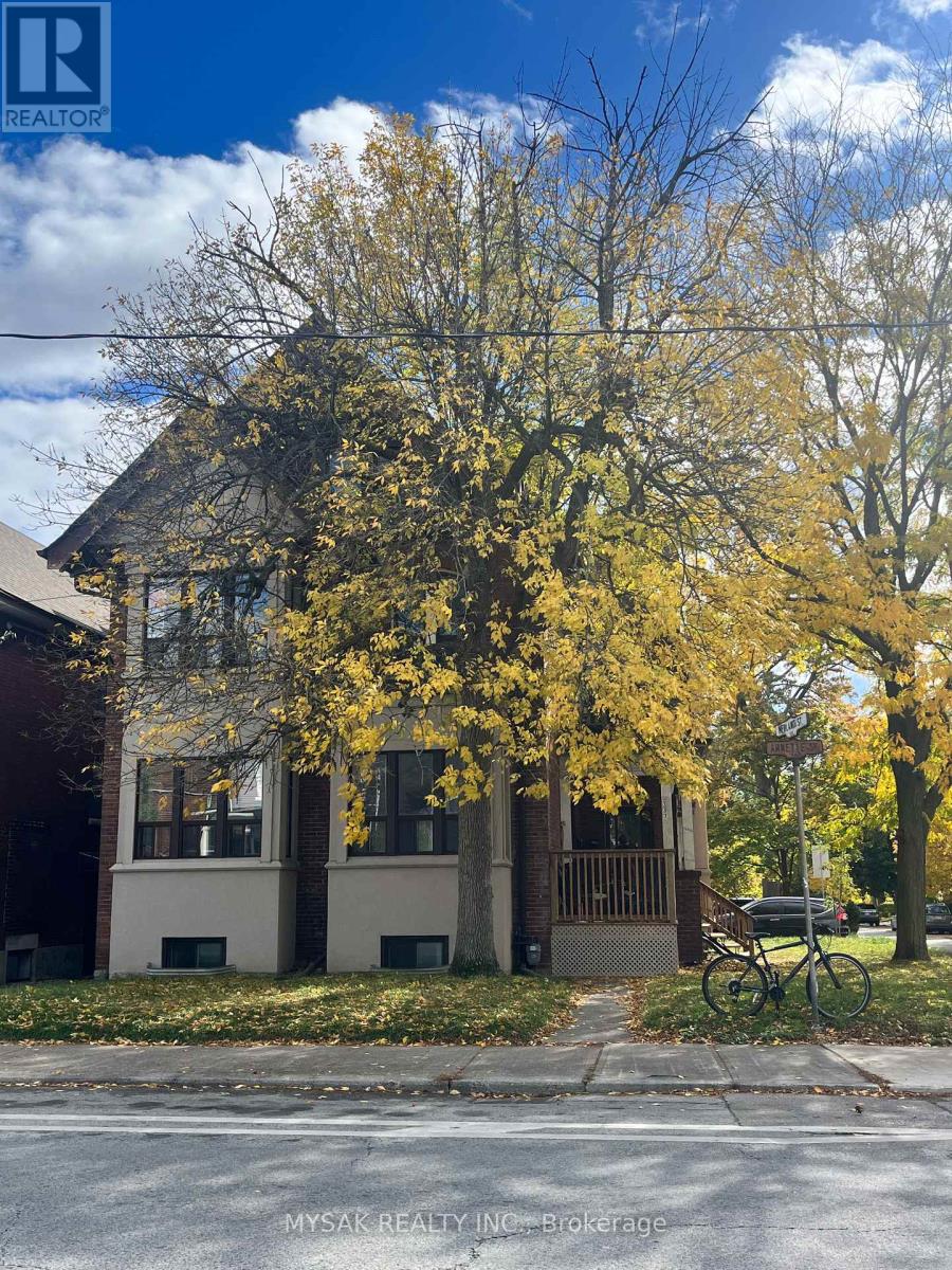 137 ANNETTE STREET, Toronto, Ontario