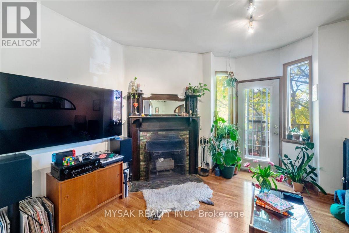 137 Annette Street, Toronto, Ontario  M6P 1N9 - Photo 11 - W12486184