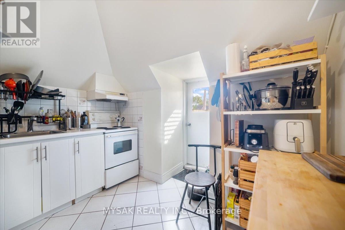 137 Annette Street, Toronto, Ontario  M6P 1N9 - Photo 15 - W12486184