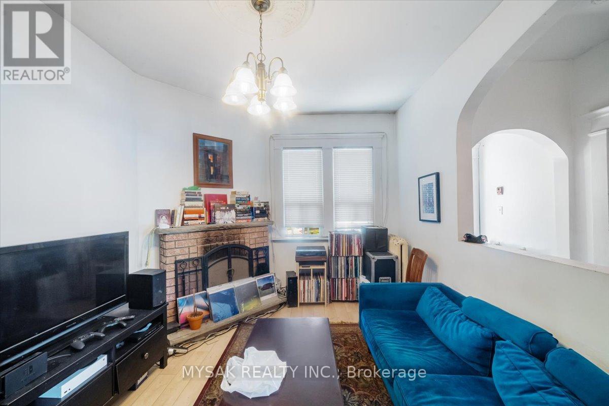 137 Annette Street, Toronto, Ontario  M6P 1N9 - Photo 17 - W12486184