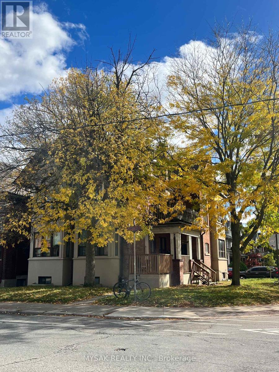 137 Annette Street, Toronto, Ontario  M6P 1N9 - Photo 4 - W12486184