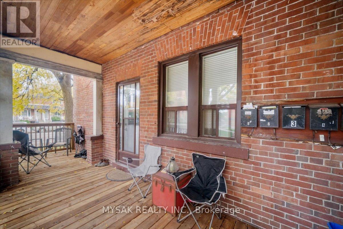 137 Annette Street, Toronto, Ontario  M6P 1N9 - Photo 6 - W12486184