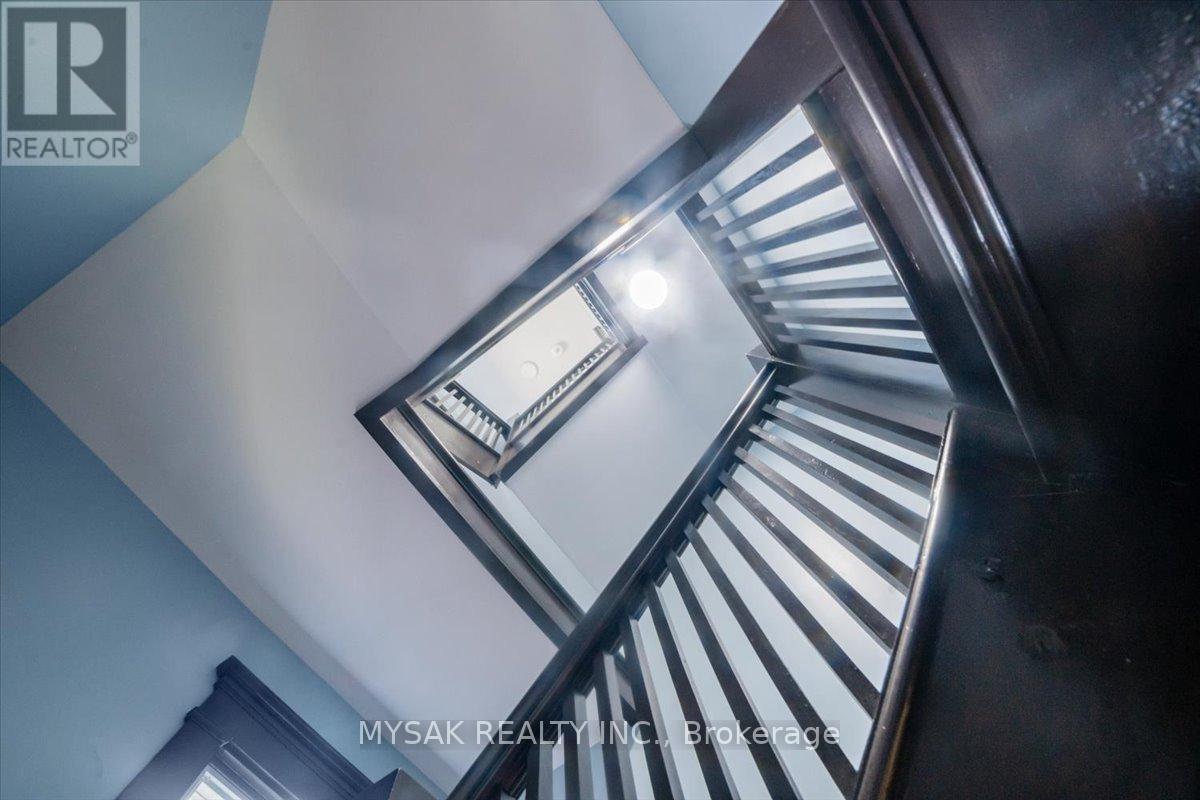 137 Annette Street, Toronto, Ontario  M6P 1N9 - Photo 8 - W12486184