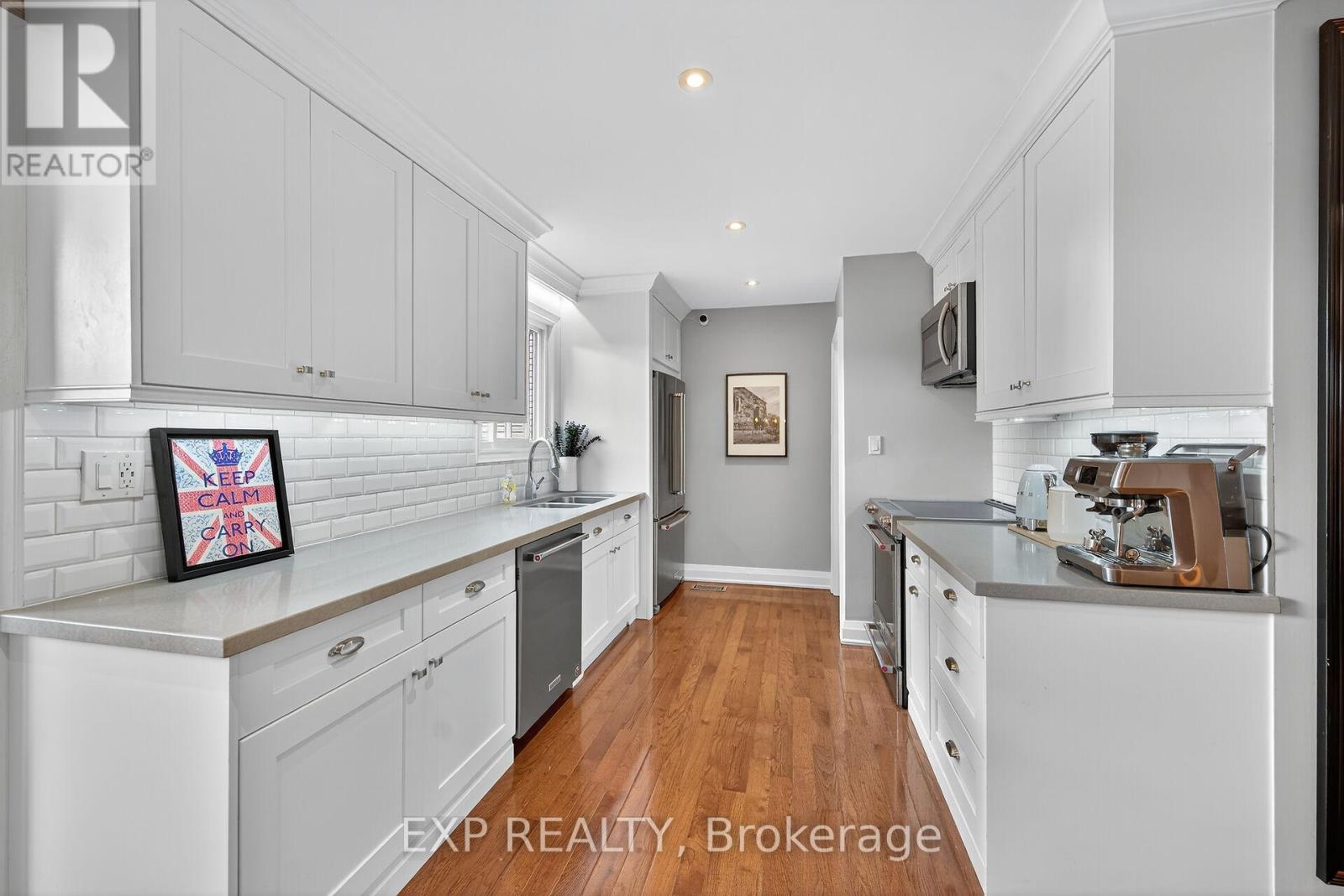 940 Hazel Street S, Burlington, Ontario  L7R 3X3 - Photo 12 - W12486185