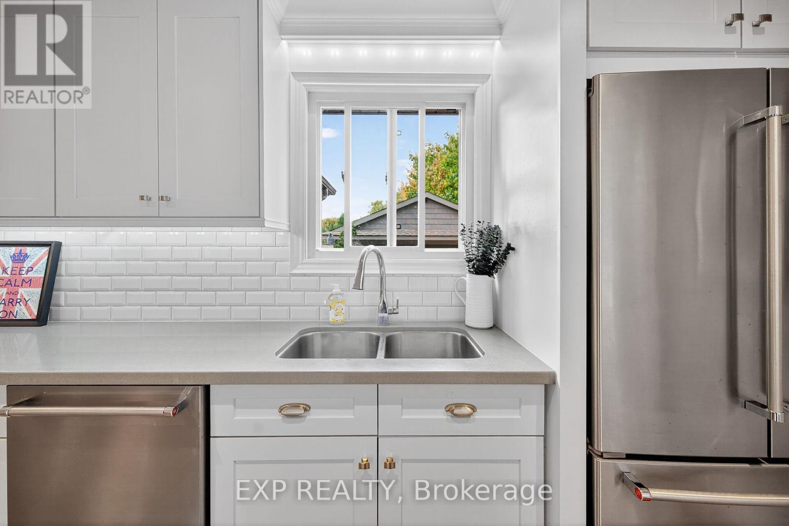 940 Hazel Street S, Burlington, Ontario  L7R 3X3 - Photo 14 - W12486185