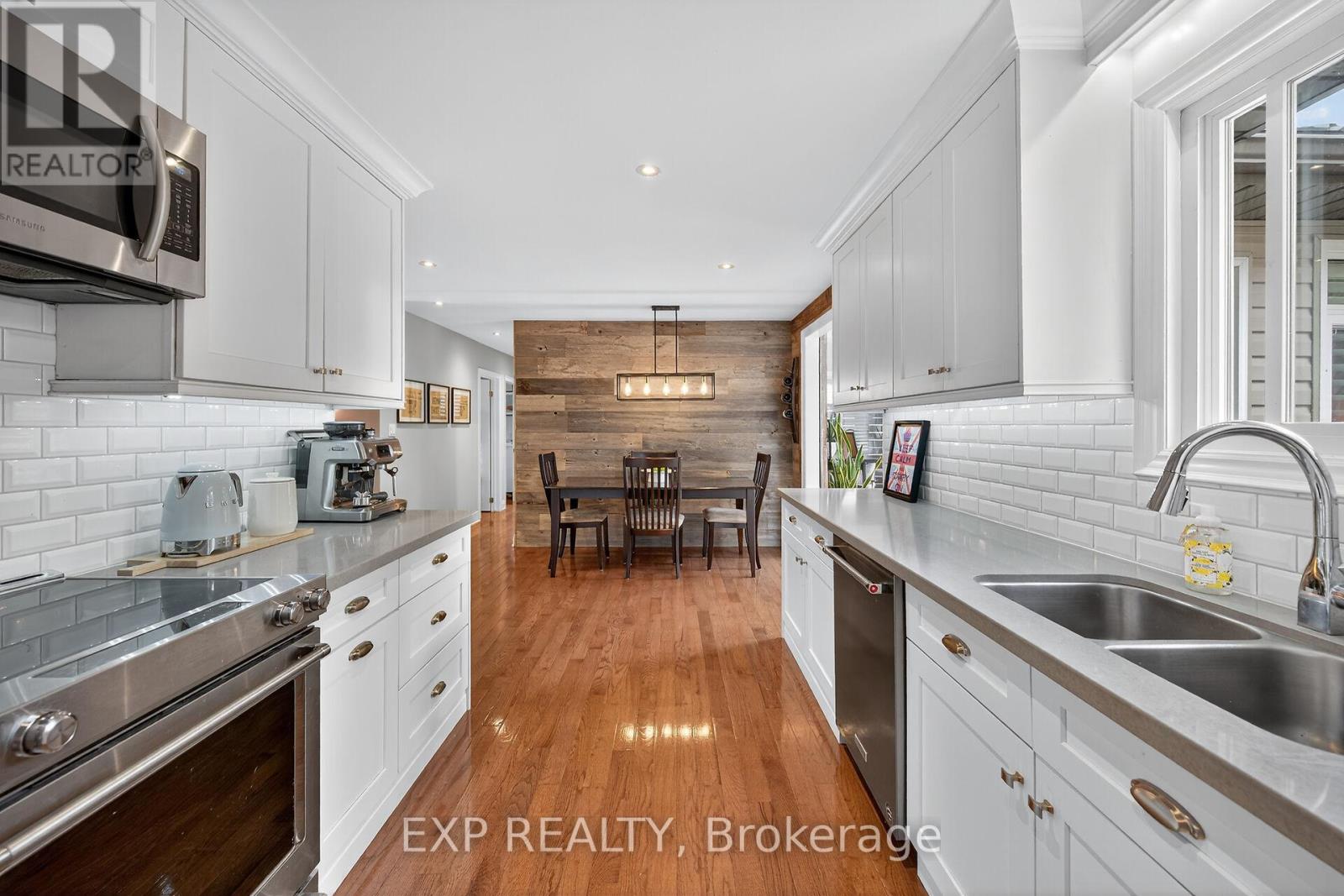 940 Hazel Street S, Burlington, Ontario  L7R 3X3 - Photo 15 - W12486185