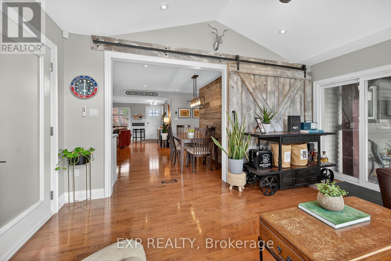 940 Hazel Street S, Burlington, Ontario  L7R 3X3 - Photo 19 - W12486185