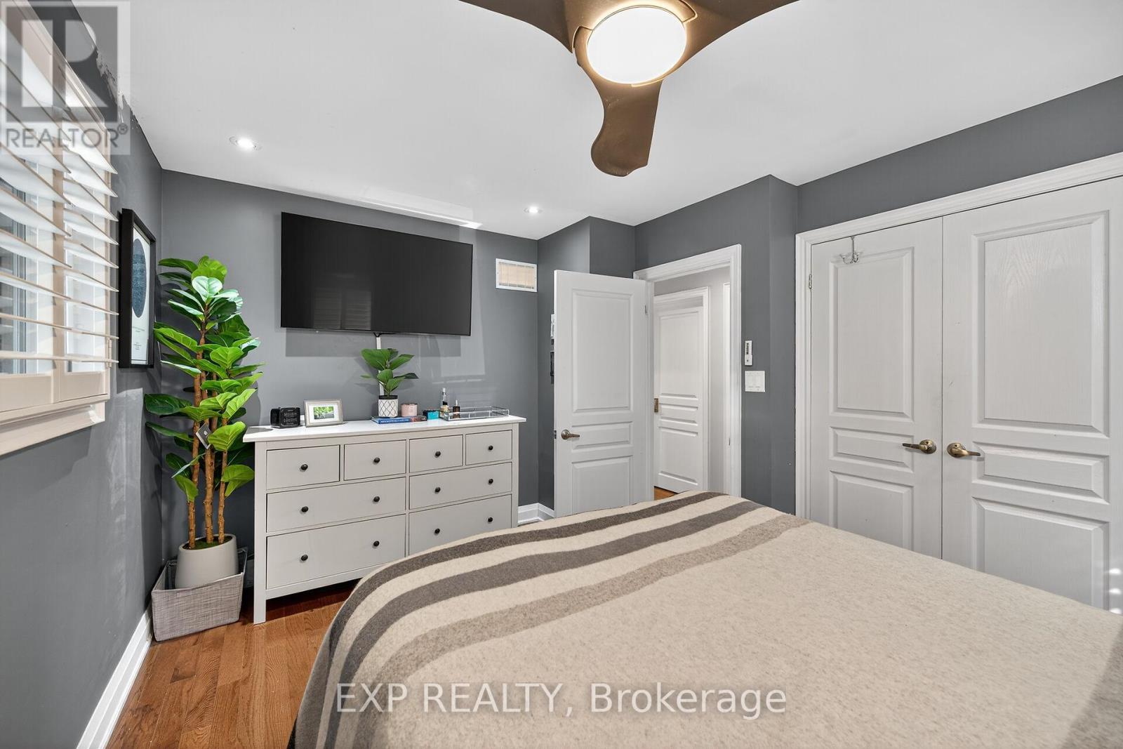 940 Hazel Street S, Burlington, Ontario  L7R 3X3 - Photo 21 - W12486185