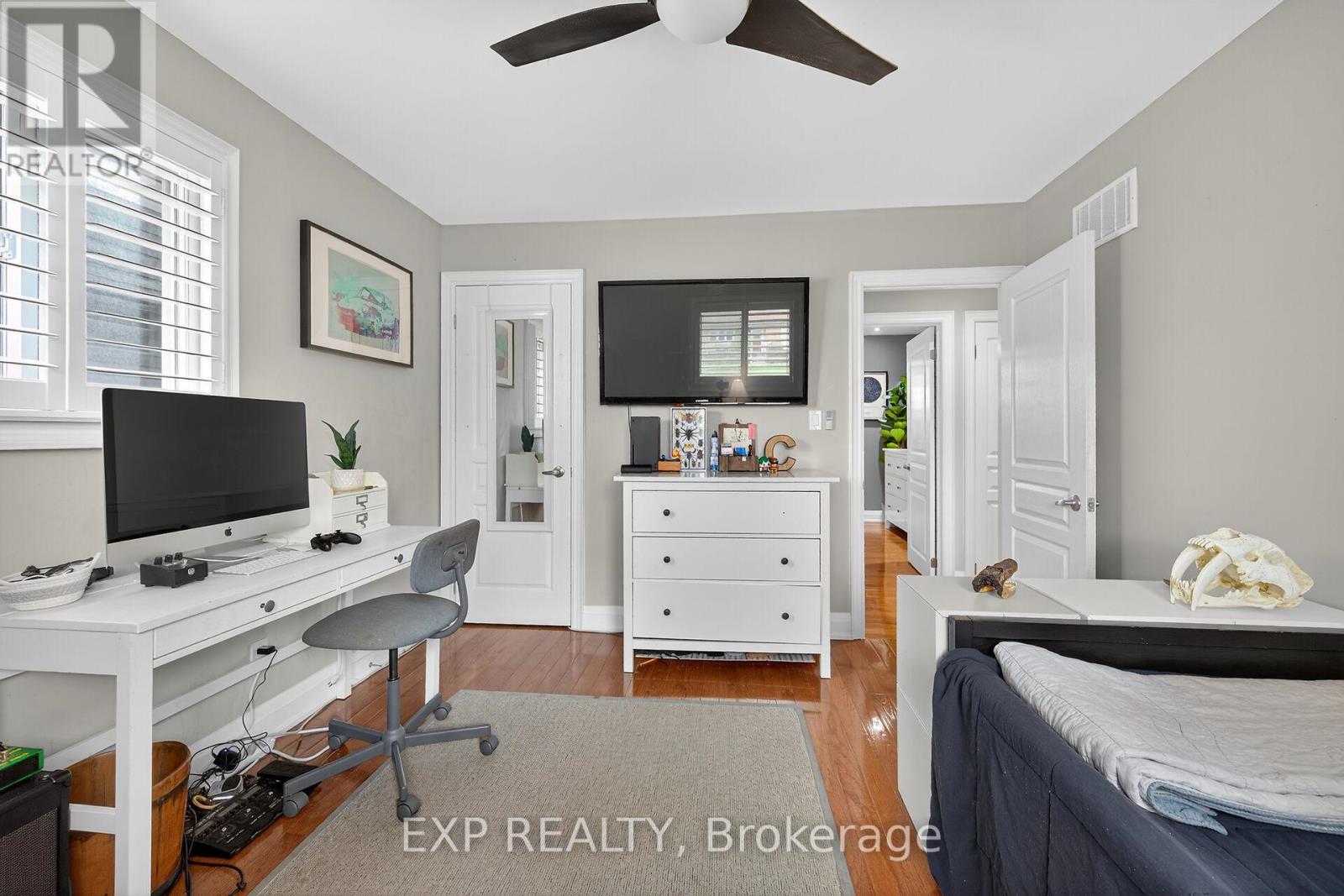 940 Hazel Street S, Burlington, Ontario  L7R 3X3 - Photo 23 - W12486185