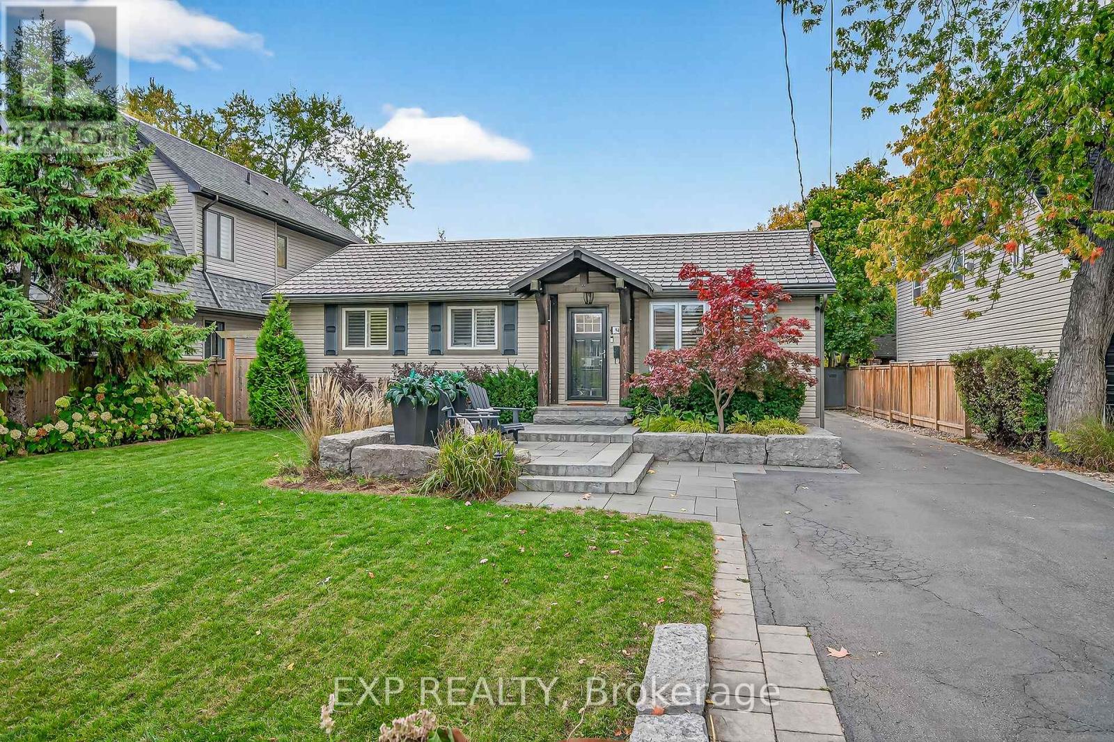 940 Hazel Street S, Burlington, Ontario  L7R 3X3 - Photo 3 - W12486185