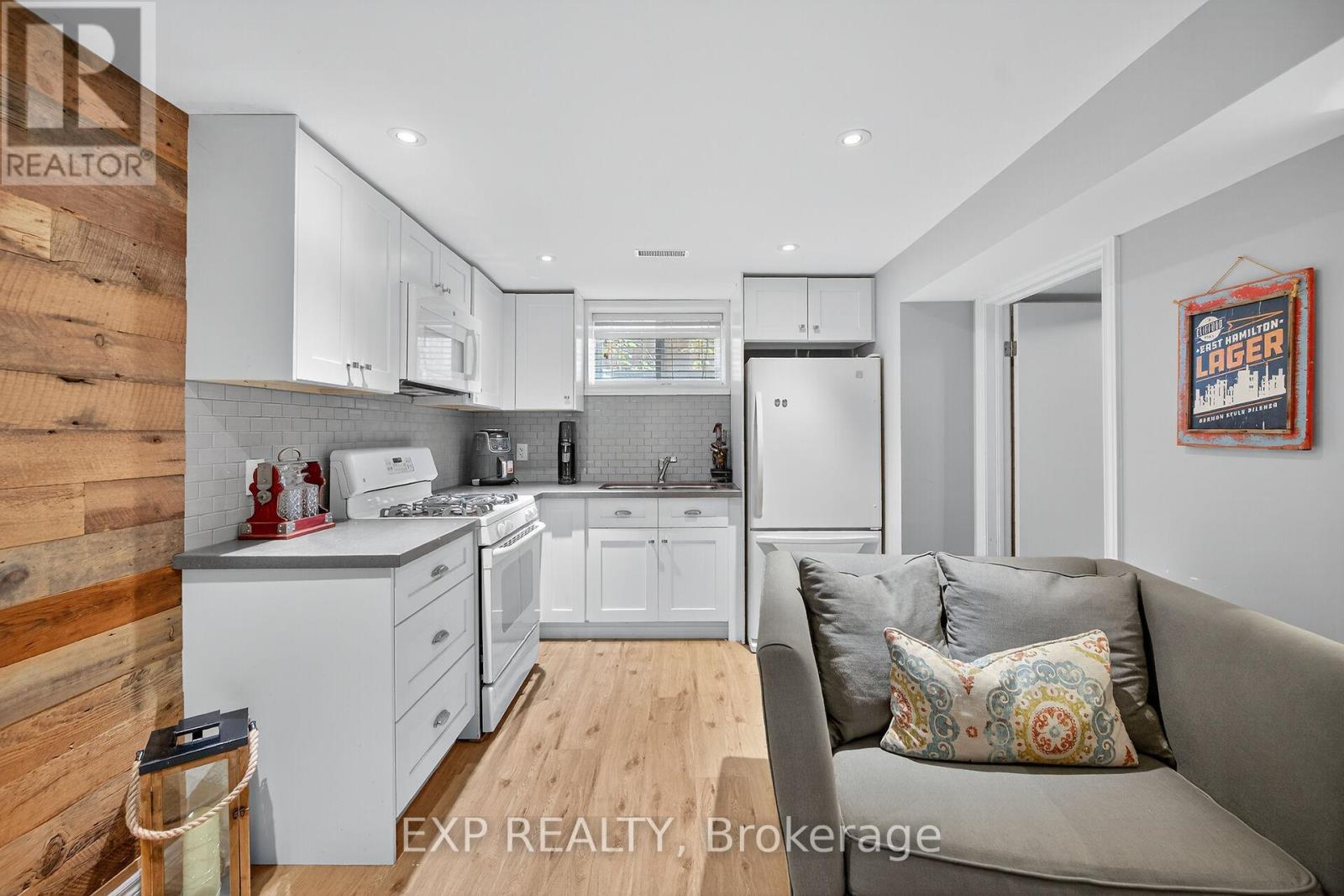 940 Hazel Street S, Burlington, Ontario  L7R 3X3 - Photo 30 - W12486185