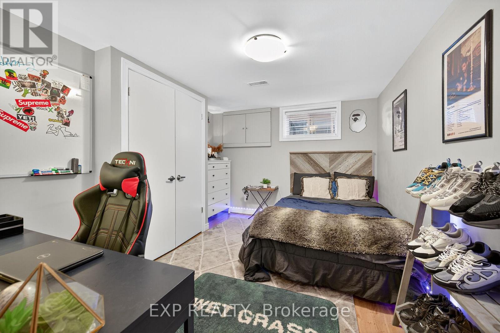 940 Hazel Street S, Burlington, Ontario  L7R 3X3 - Photo 34 - W12486185