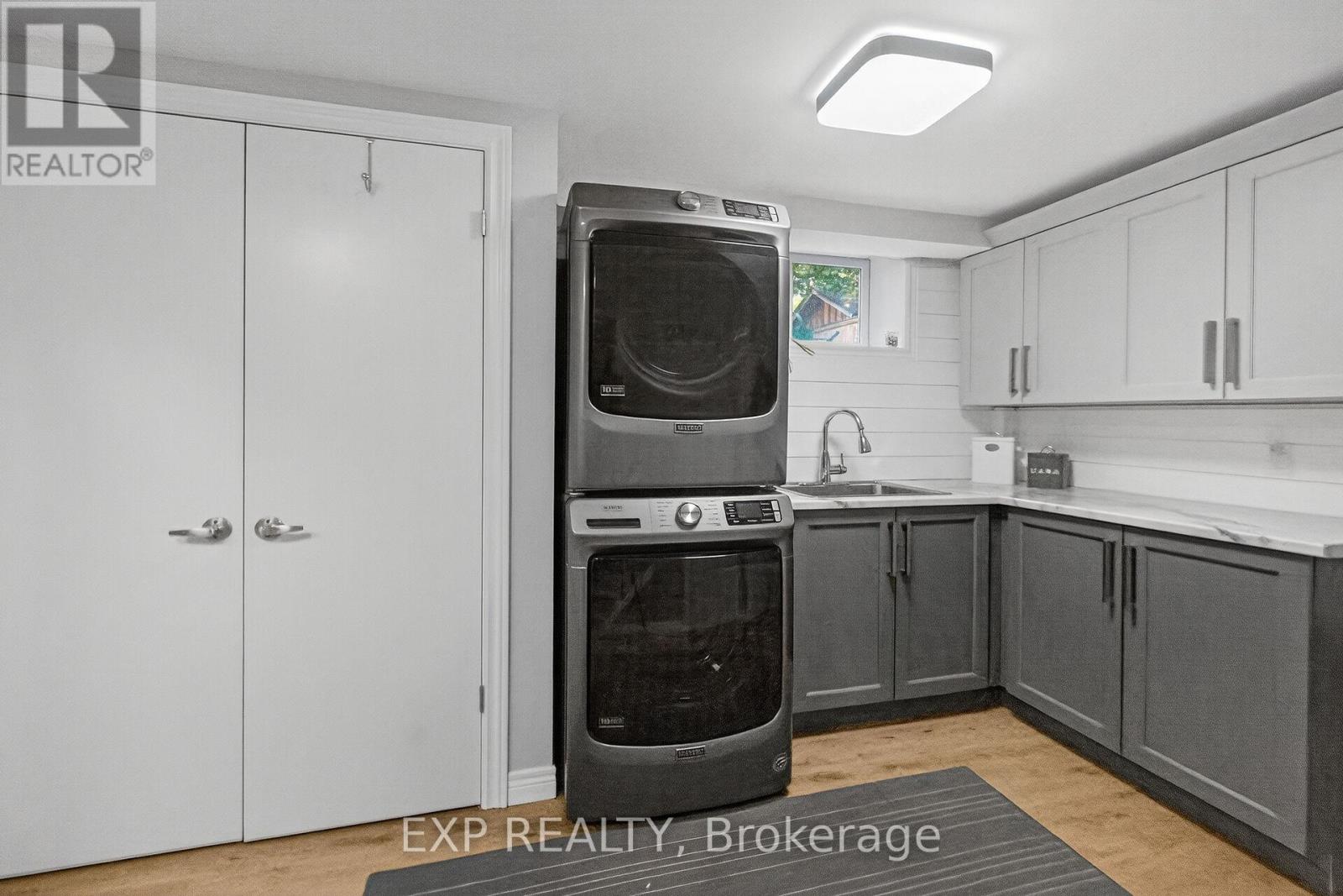 940 Hazel Street S, Burlington, Ontario  L7R 3X3 - Photo 38 - W12486185