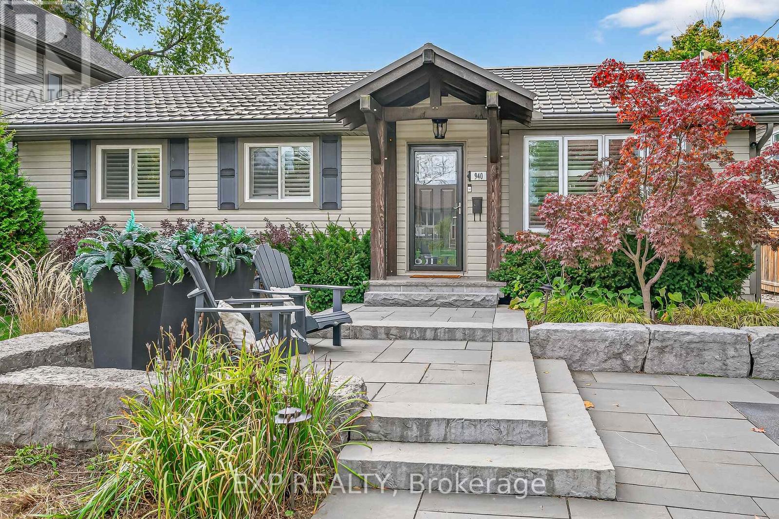 940 Hazel Street S, Burlington, Ontario  L7R 3X3 - Photo 4 - W12486185