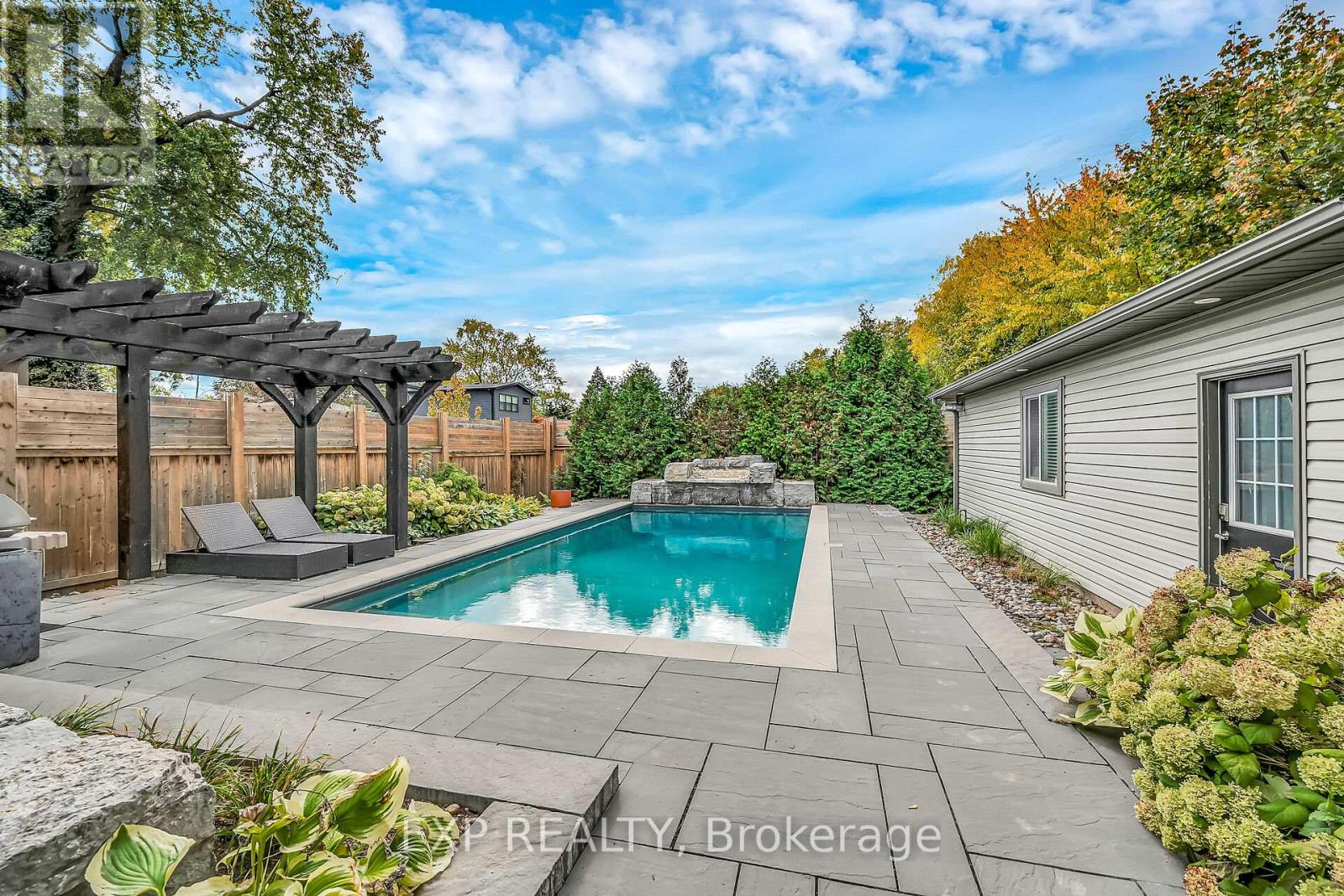 940 Hazel Street S, Burlington, Ontario  L7R 3X3 - Photo 43 - W12486185