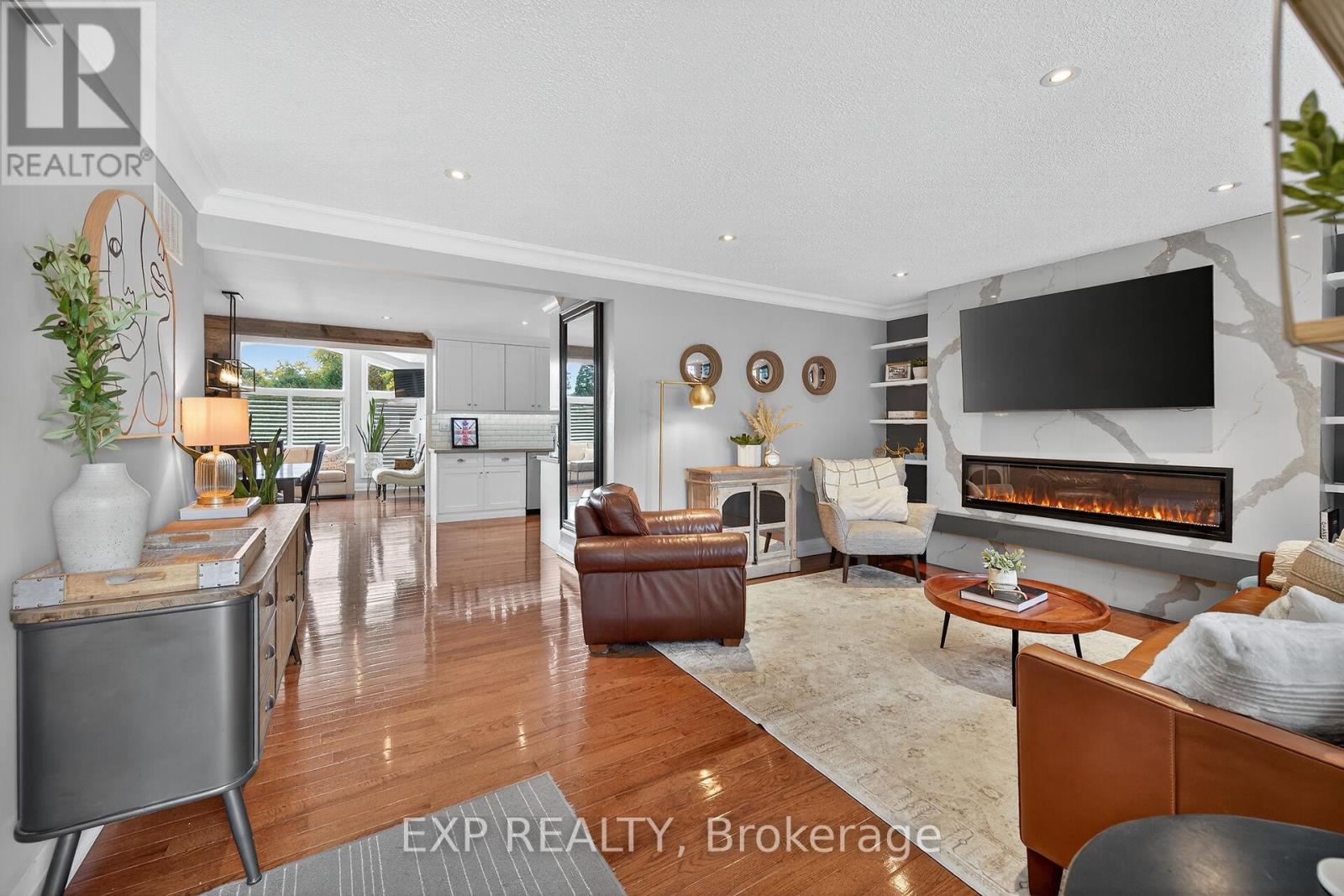 940 Hazel Street S, Burlington, Ontario  L7R 3X3 - Photo 5 - W12486185