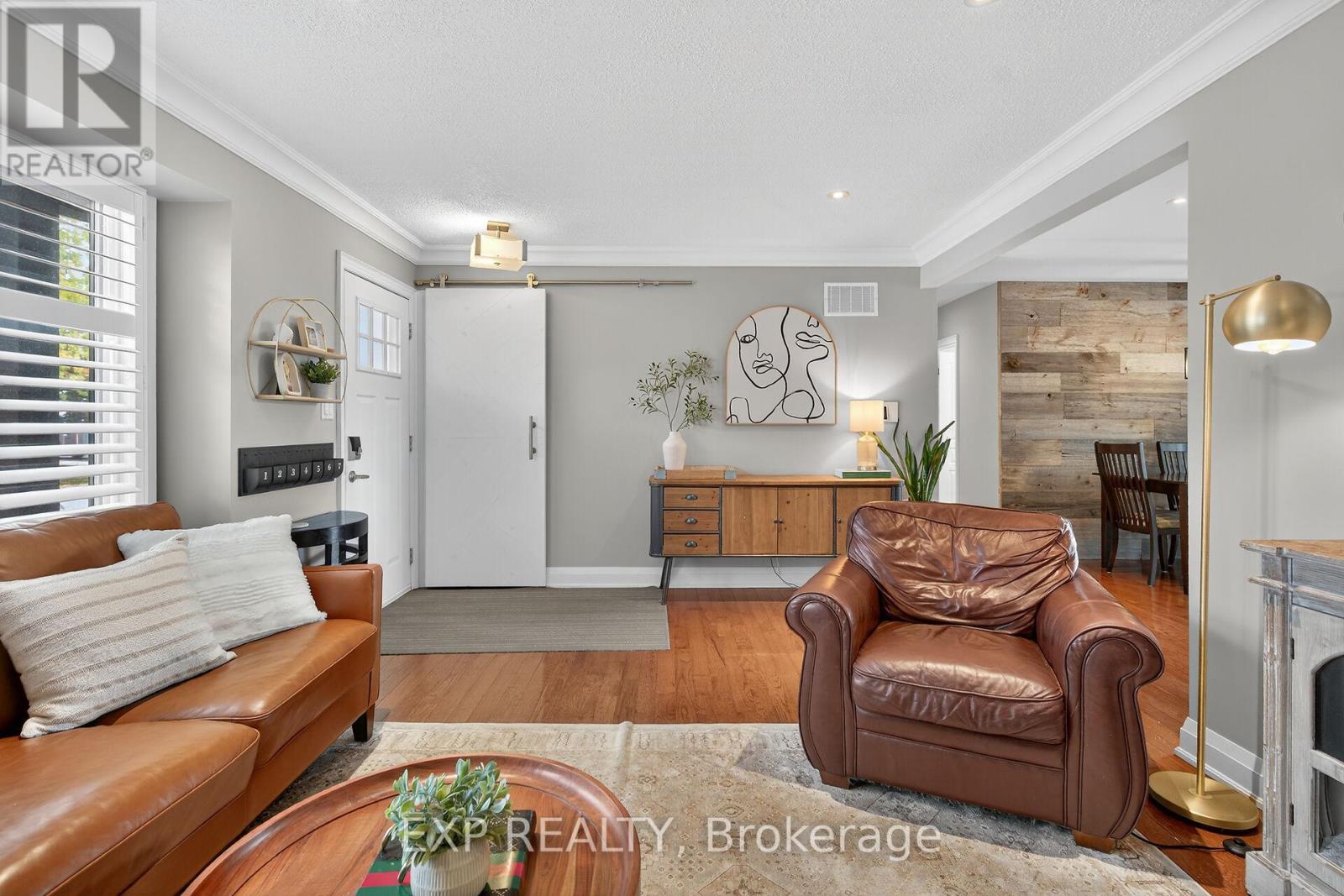 940 Hazel Street S, Burlington, Ontario  L7R 3X3 - Photo 8 - W12486185