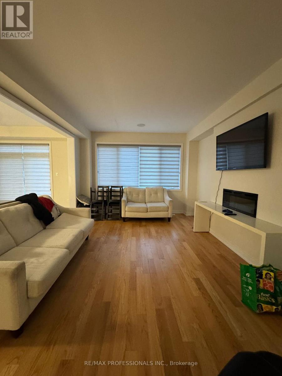 16 Stern Drive, Welland, Ontario  L3B 0M3 - Photo 2 - X12486152