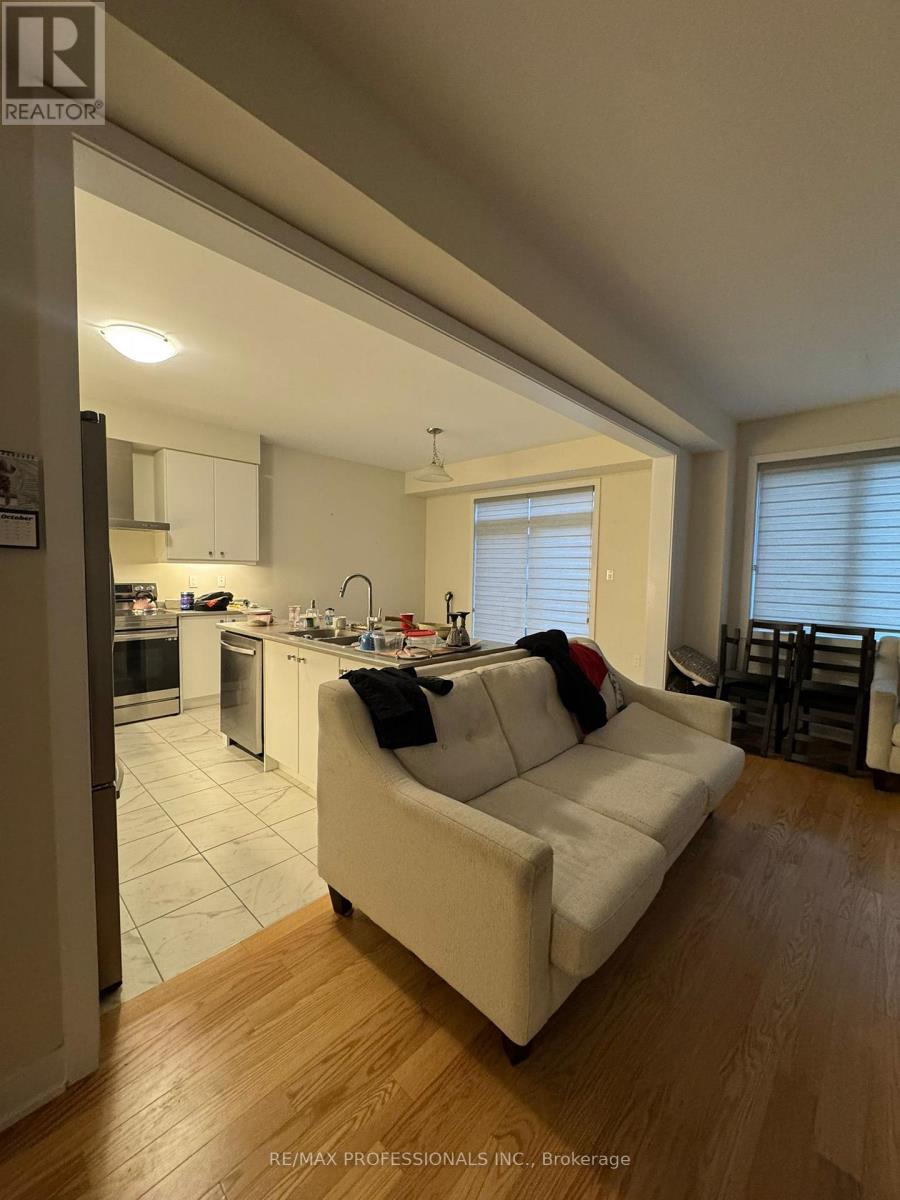 16 Stern Drive, Welland, Ontario  L3B 0M3 - Photo 3 - X12486152