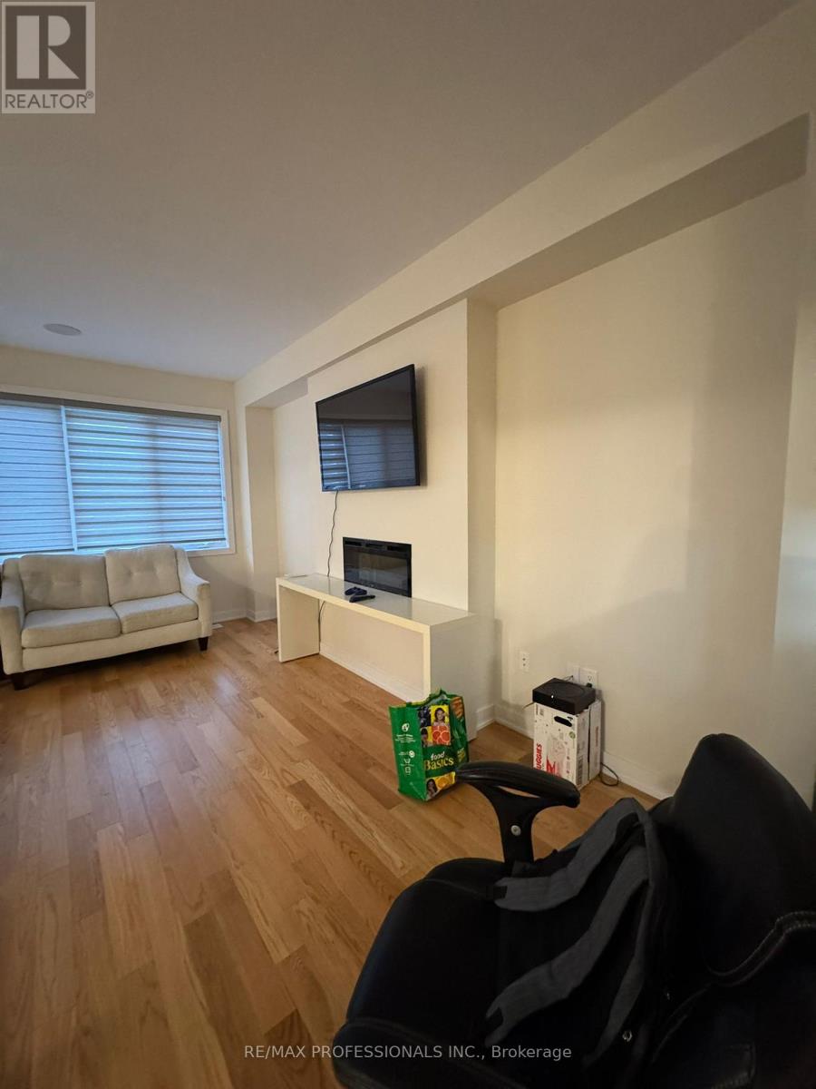 16 Stern Drive, Welland, Ontario  L3B 0M3 - Photo 4 - X12486152