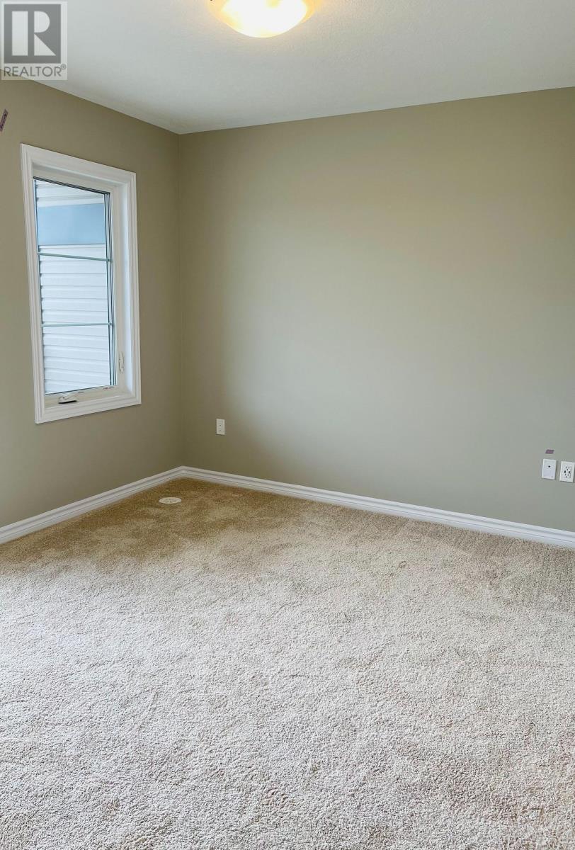 26 Oat Lane, Kitchener, Ontario  N2R 0T1 - Photo 5 - X12486153